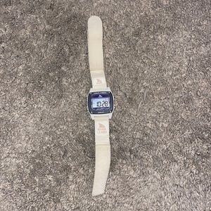 SHARK CLASSIC LEASH
WHITE DOLPHIN